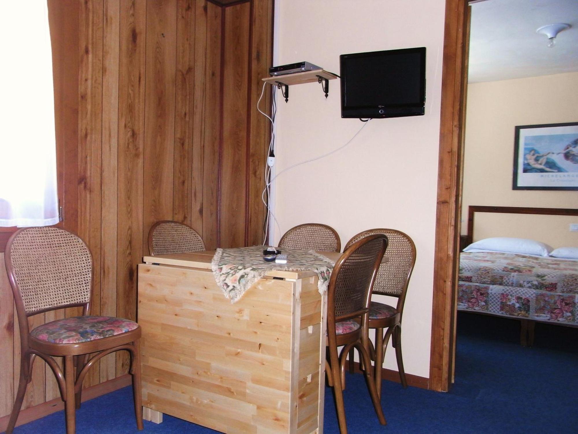 Hotel Genzianella ชัมโปลุก ภายนอก รูปภาพ